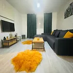 Londof Apartments- New Center