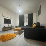 Londof Apartments- New Center